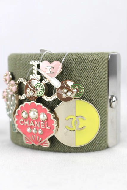 シャネル ［ CHANEL ］ 17C パール デコレーション バングル カーキ レディース アクセサリー ブレスレット ★定価214920円★